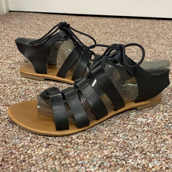 SO black leather lace up sandals. Size 8 - Picture 5 of 8